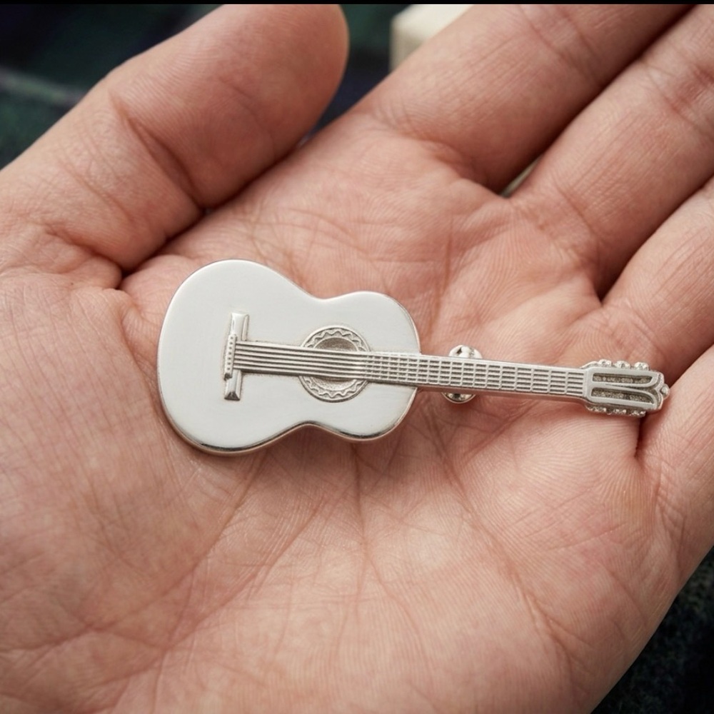 Gold or silver plated guitar pin brooches